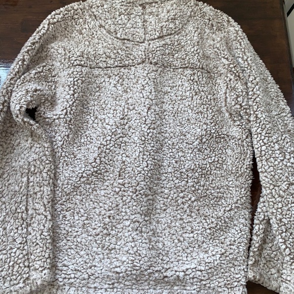 True Grit Sherpa Pullover - Picture 2 of 4